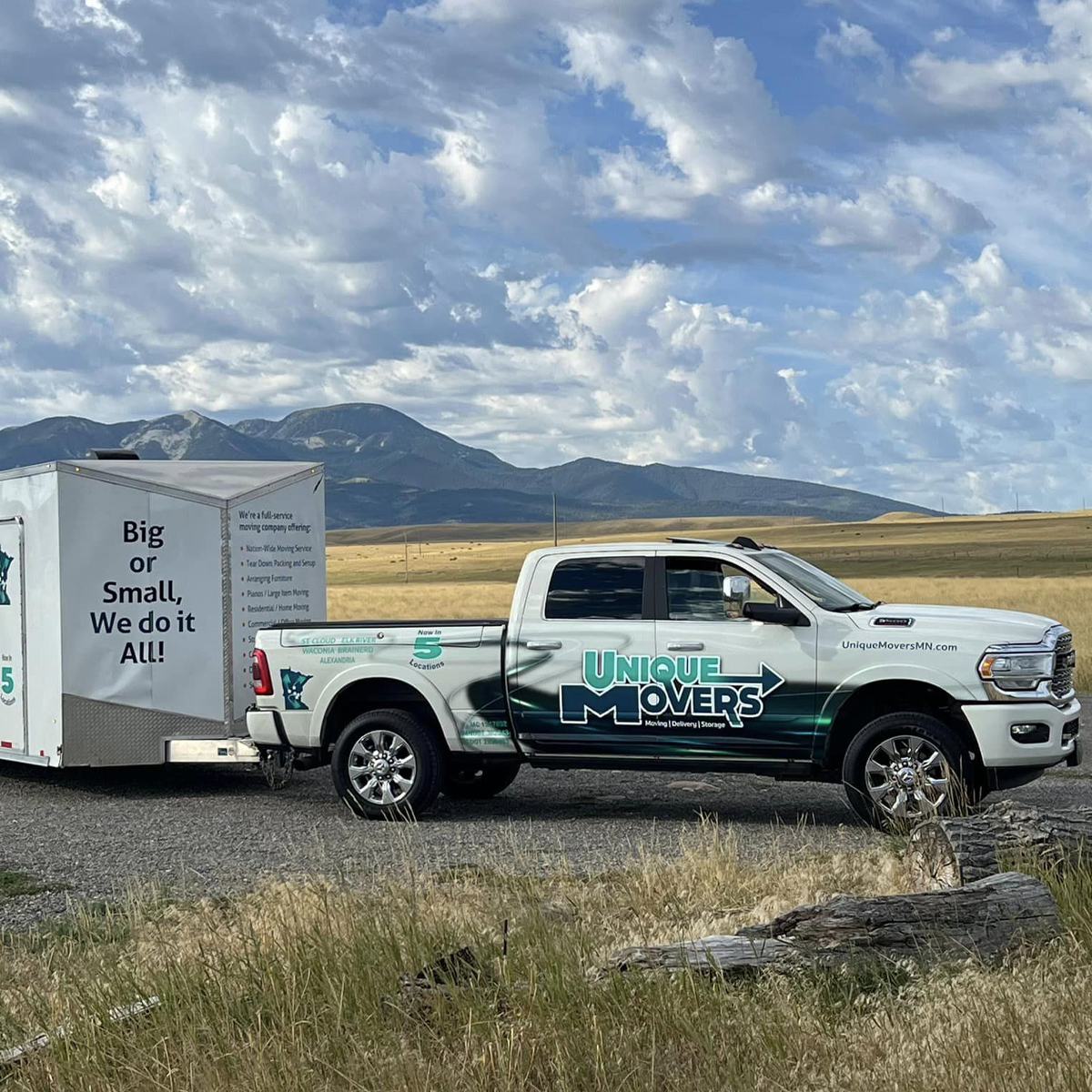 longDistanceMoves Unique Movers moving truck and trailer from Minnesota in the Western United States to a customer’s new home.